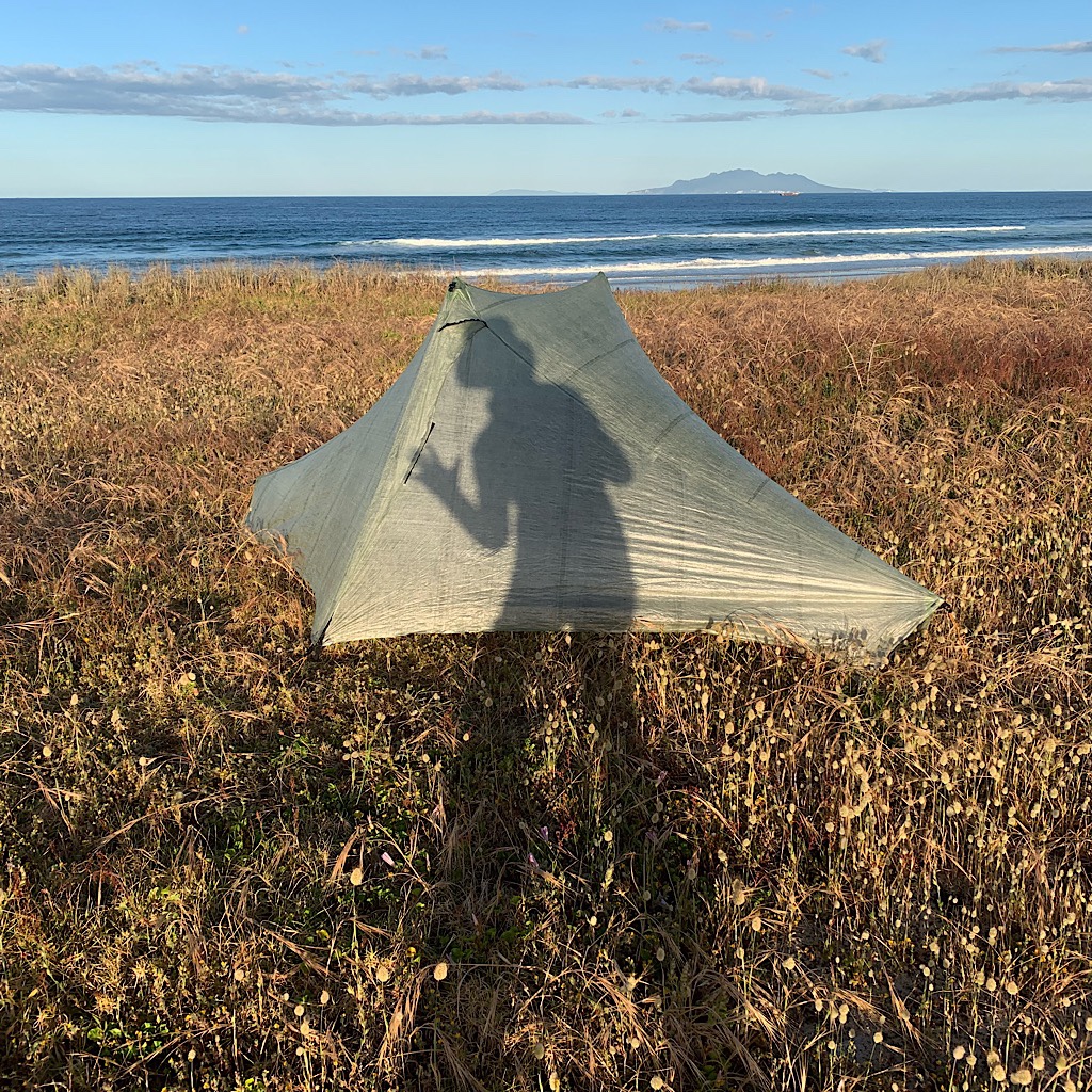 The alicoop and Blissful's shadow.